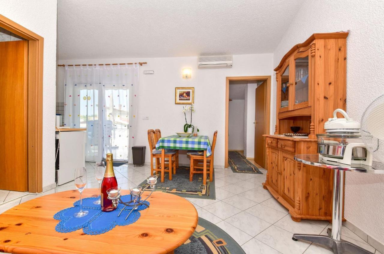 Apartments Rote Rosen ニン エクステリア 写真