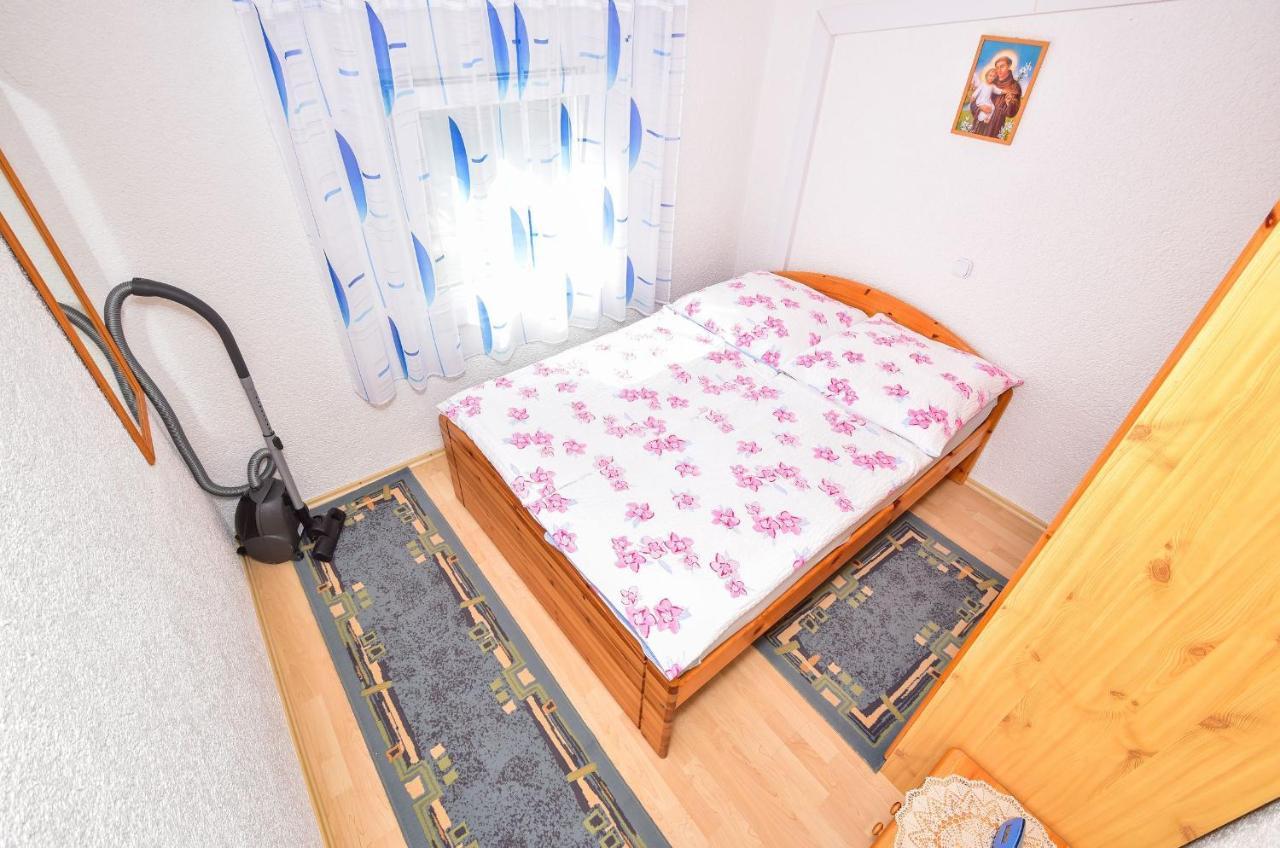 Apartments Rote Rosen ニン エクステリア 写真