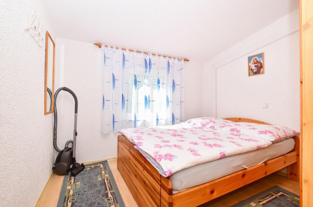Apartments Rote Rosen ニン エクステリア 写真