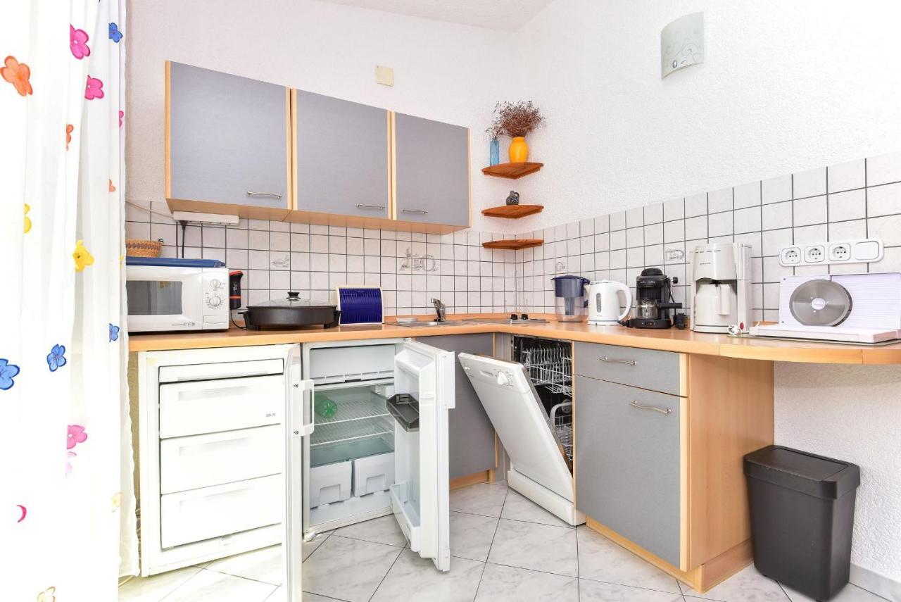Apartments Rote Rosen ニン エクステリア 写真